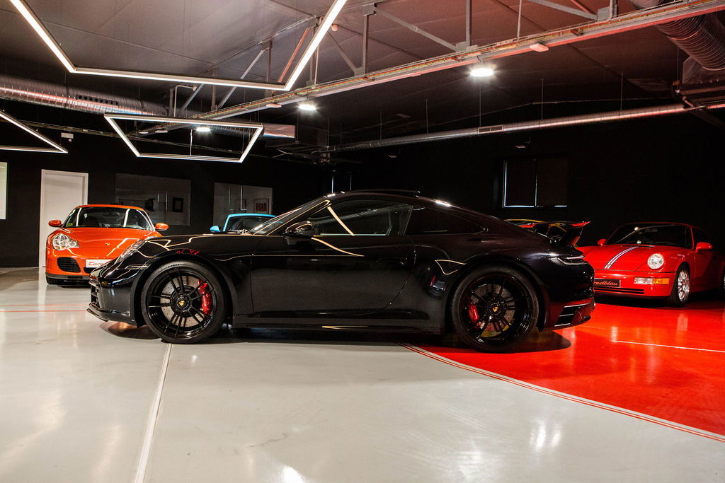 Porsche 992 Carrera 4 GTS