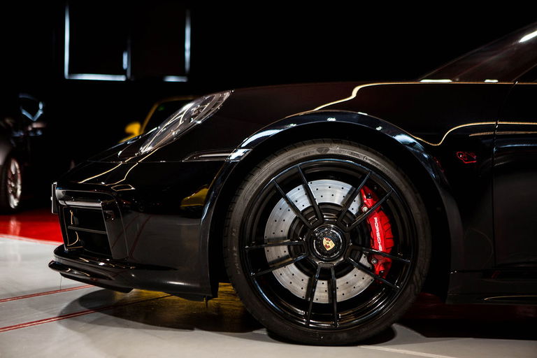 Porsche 992 Carrera 4 GTS