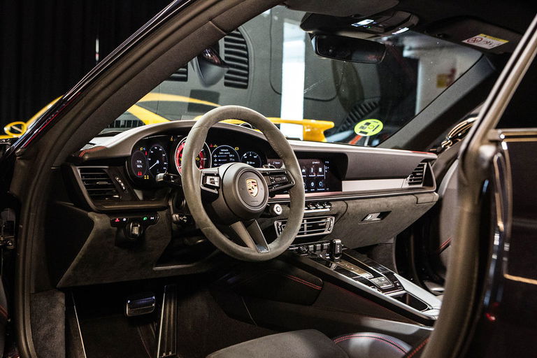 Porsche 992 Carrera 4 GTS