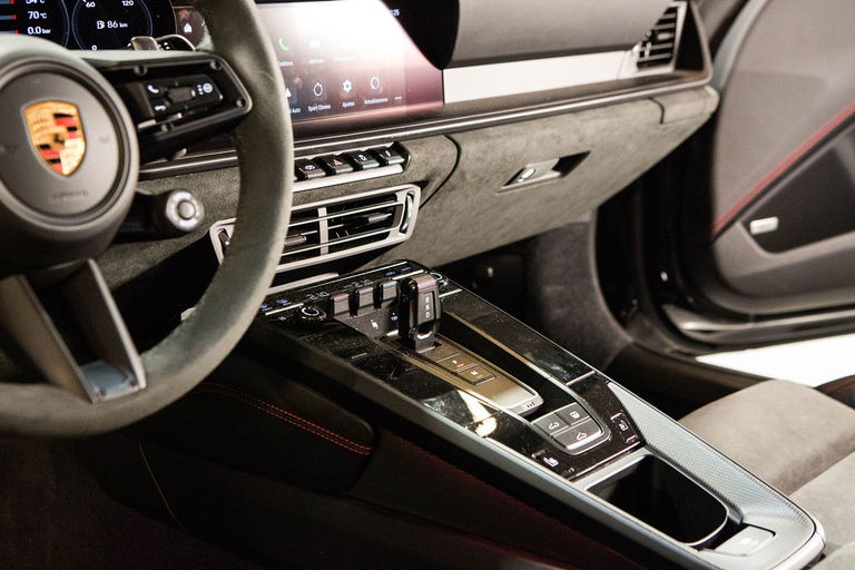 Porsche 992 Carrera 4 GTS