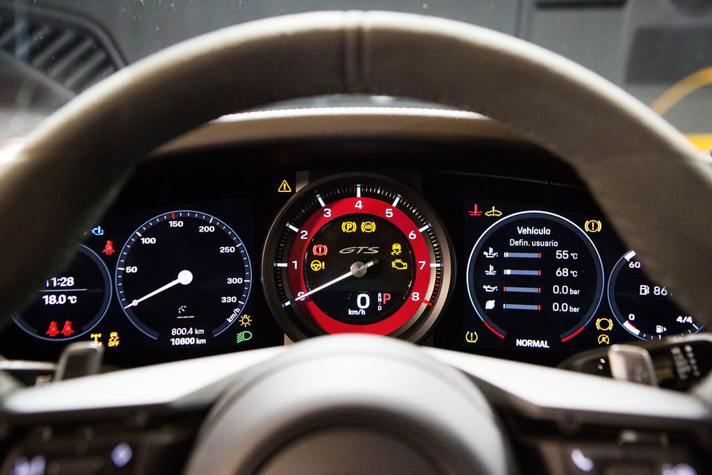 Porsche 992 Carrera 4 GTS