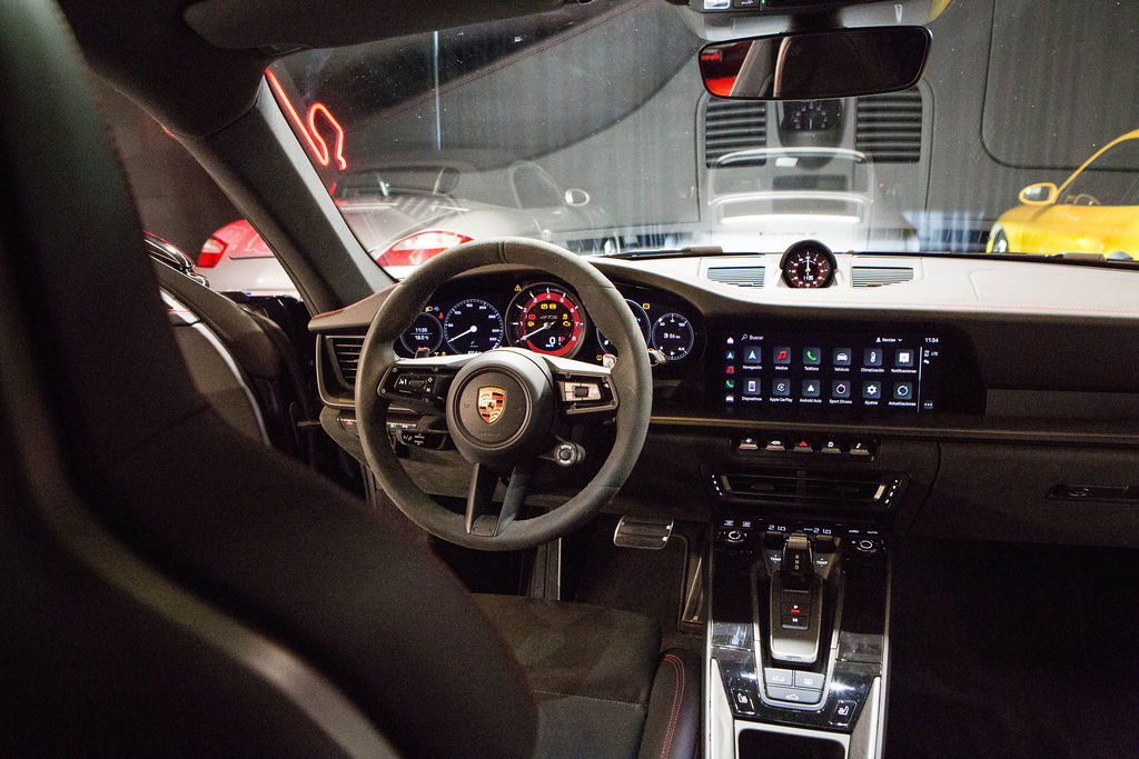 Porsche 992 Carrera 4 GTS