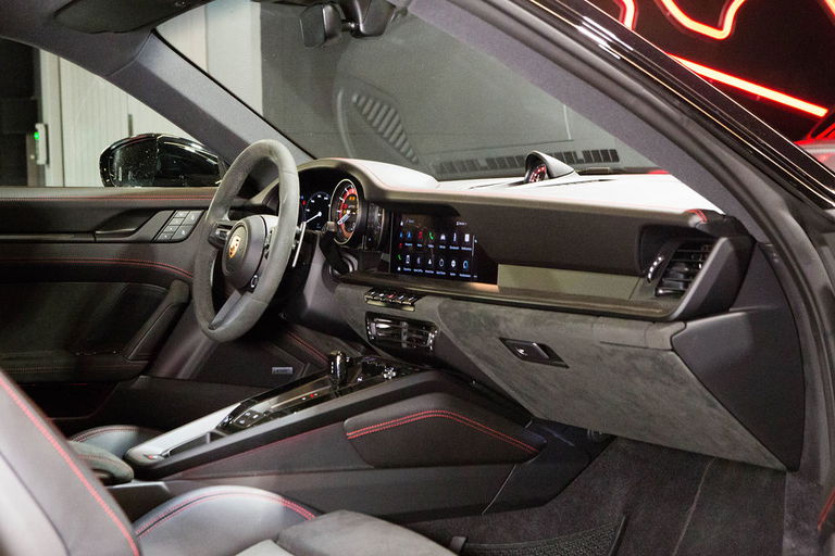 Porsche 992 Carrera 4 GTS