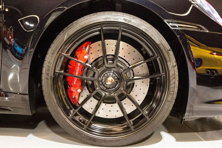 Porsche 992 Carrera 4 GTS