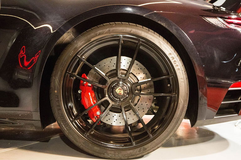 Porsche 992 Carrera 4 GTS