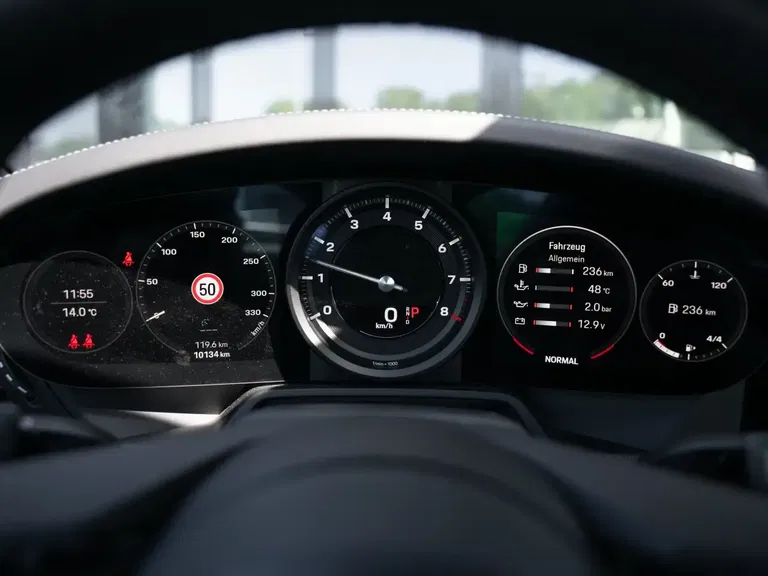 Porsche 992 Carrera 4