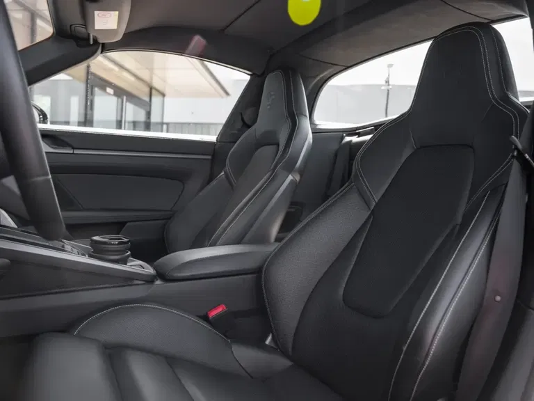 Porsche 992 Carrera 4