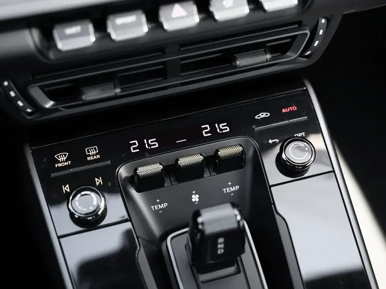 Porsche 992 Carrera 4