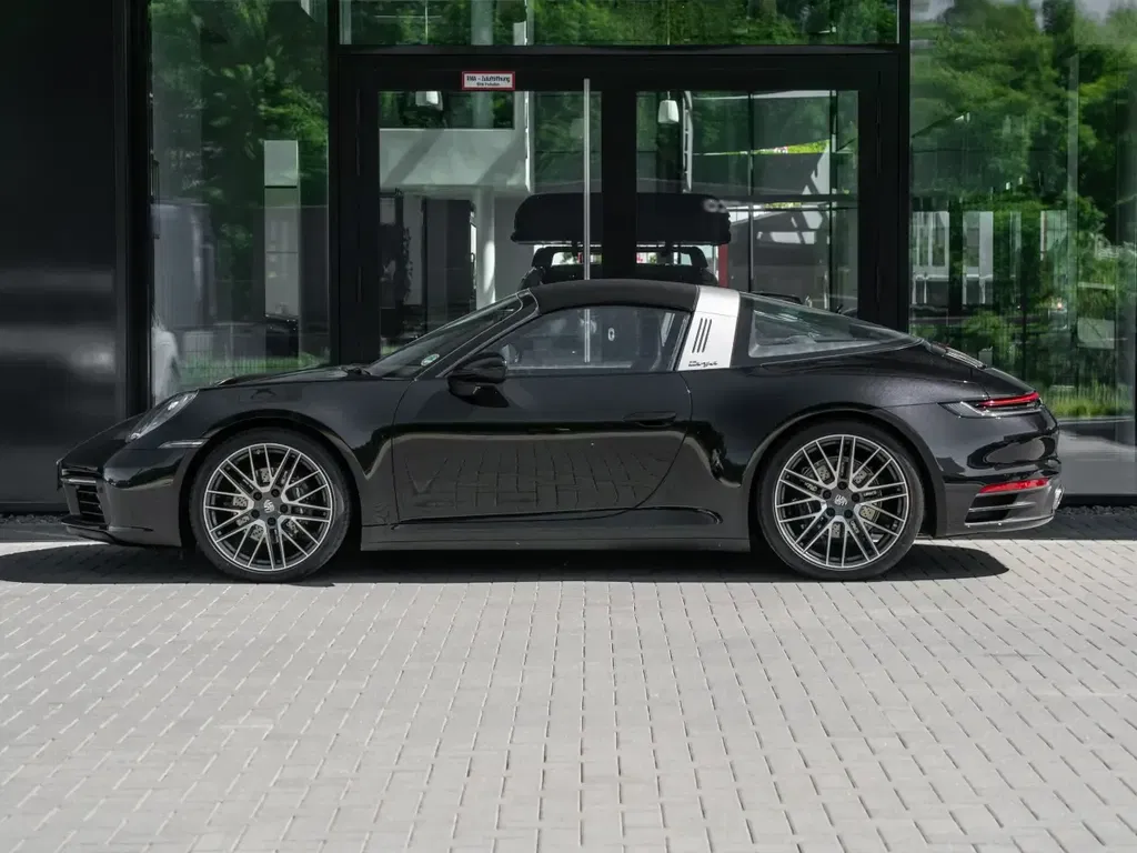 Porsche 992 Carrera 4