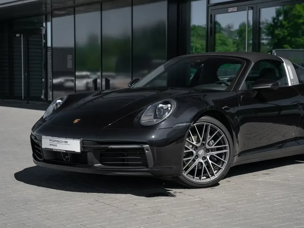 Porsche 992 Carrera 4