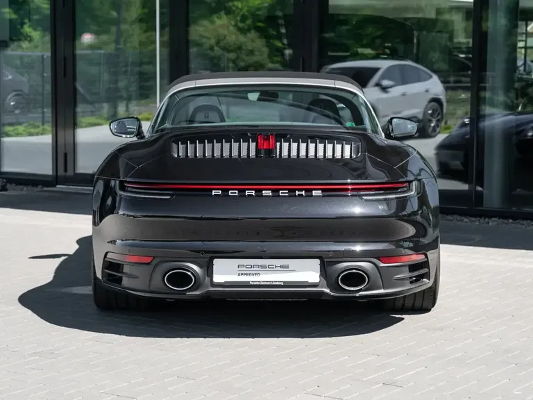 Porsche 992 Carrera 4