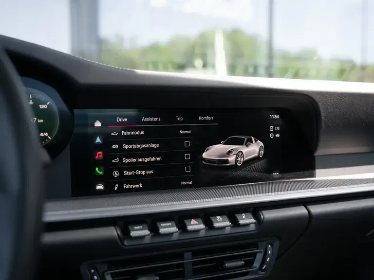 Porsche 992 Carrera 4