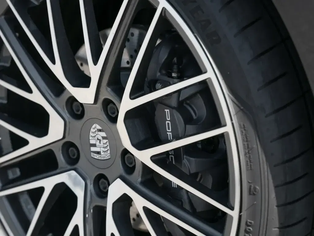 Porsche 992 Carrera 4