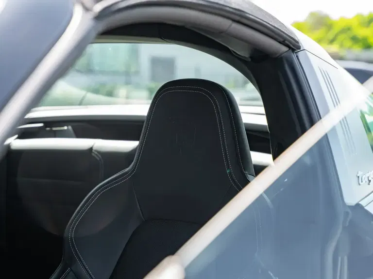 Porsche 992 Carrera 4