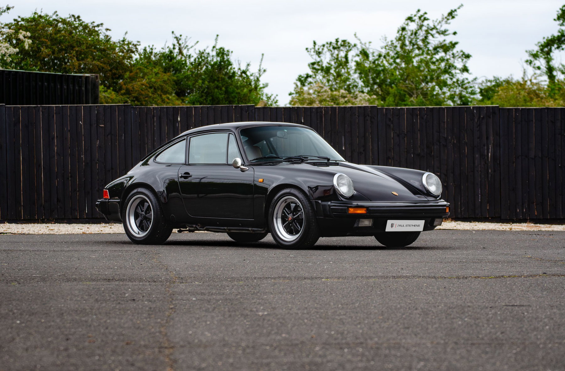 フローズンマシン　ブラック Porsche 911 Modified 1984 - elferspot.com - Marketplace for