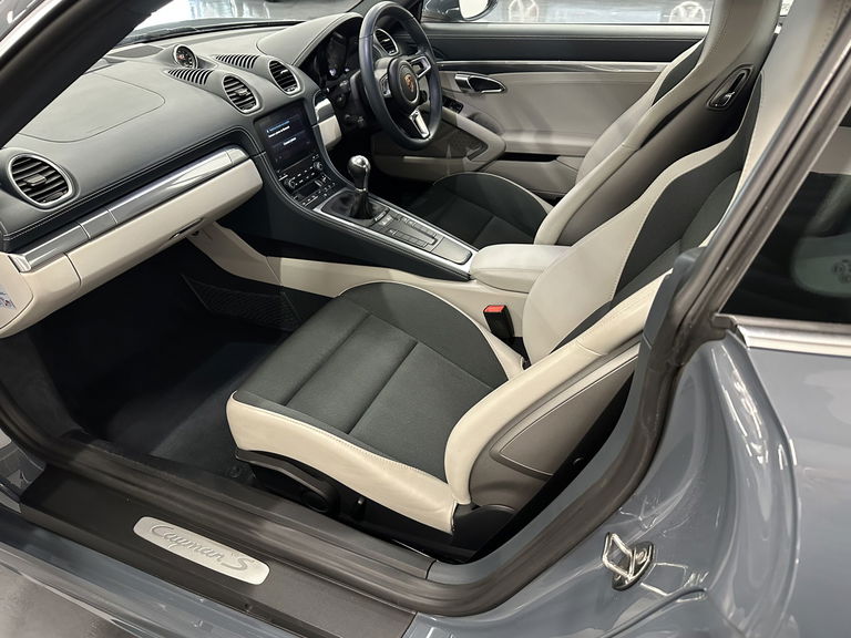 Porsche 718 Cayman S