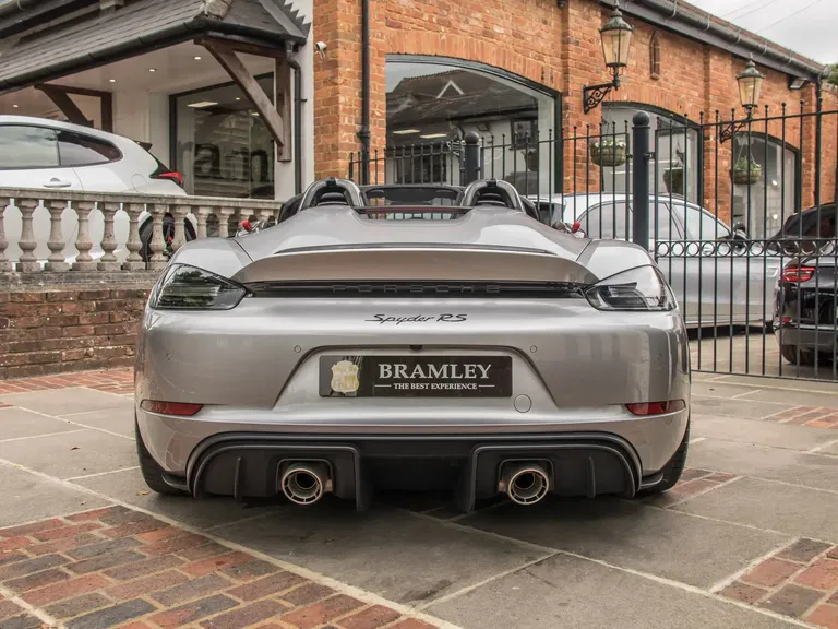 Porsche 718 Spyder RS