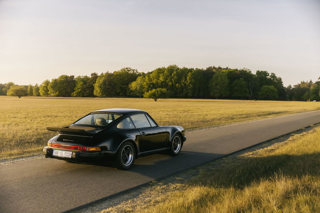 Porsche 911 Turbo 3.0 (US)