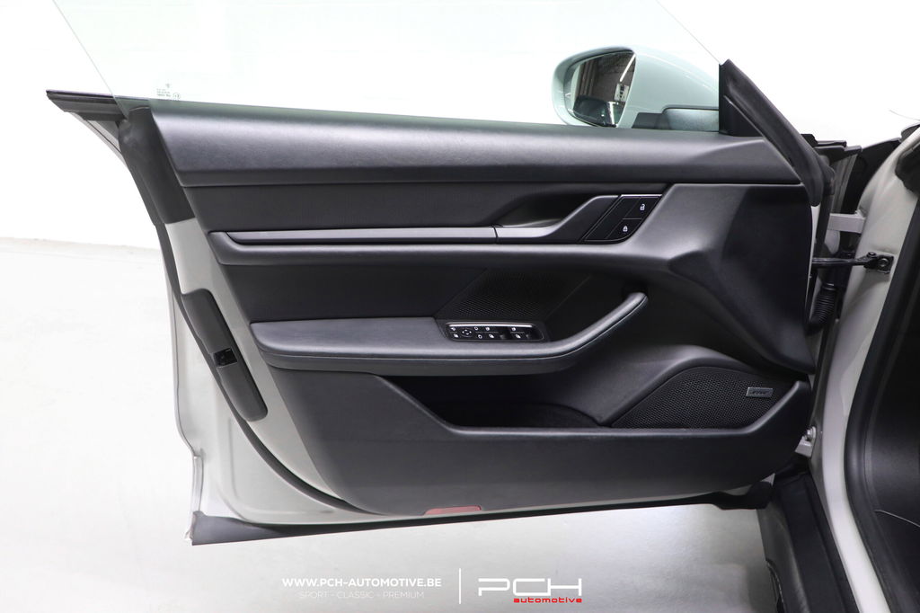 Porsche Taycan 4 Cross Turismo