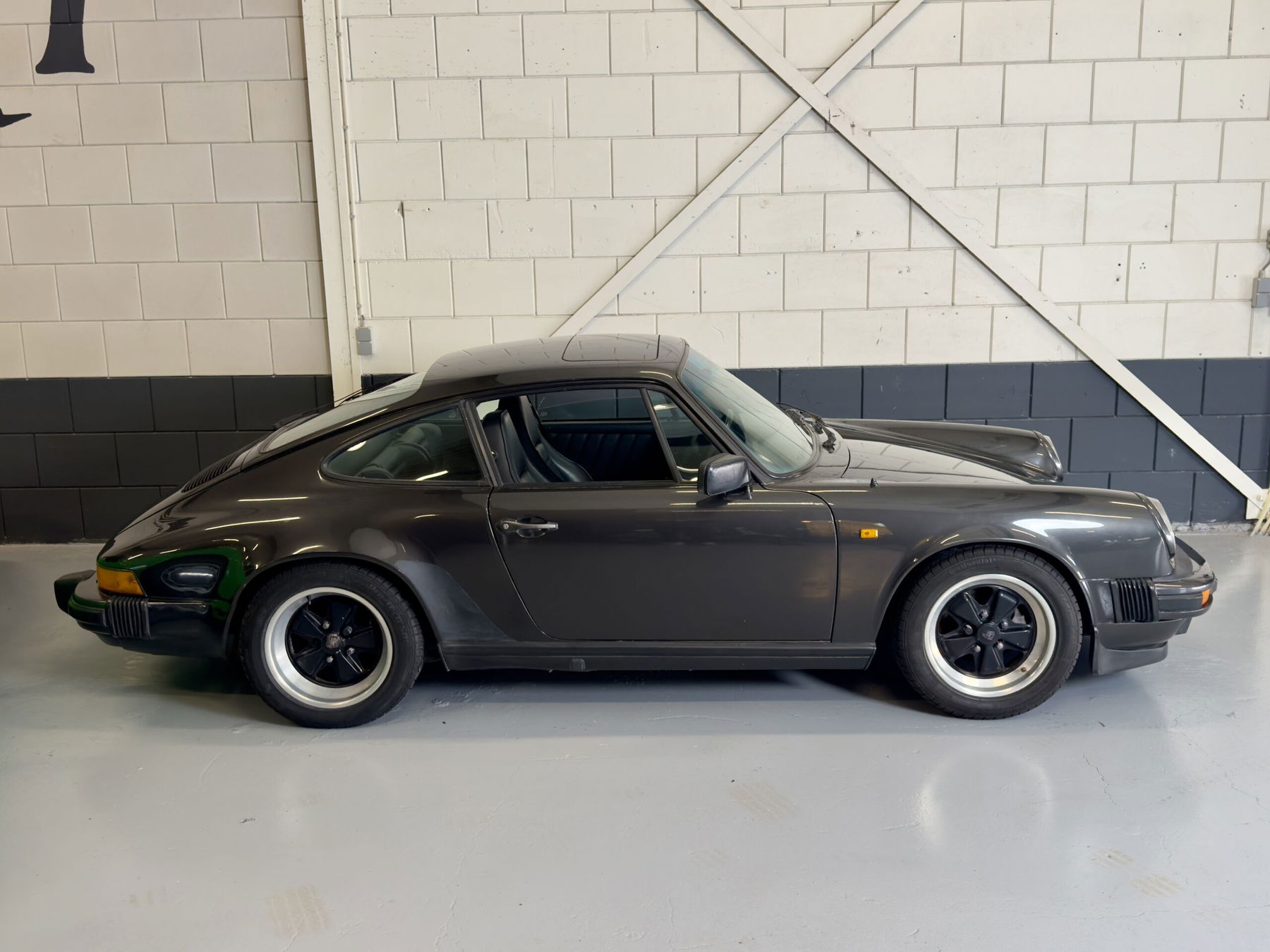 PORSCHE　911　CARRERA　1944 1984_porsche_911-carrera-
