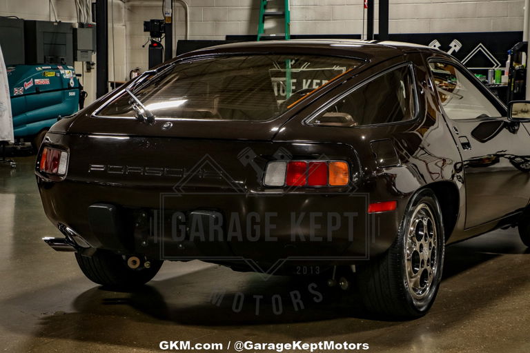 Porsche 928