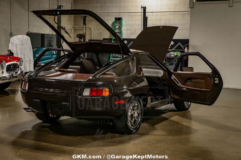 Porsche 928