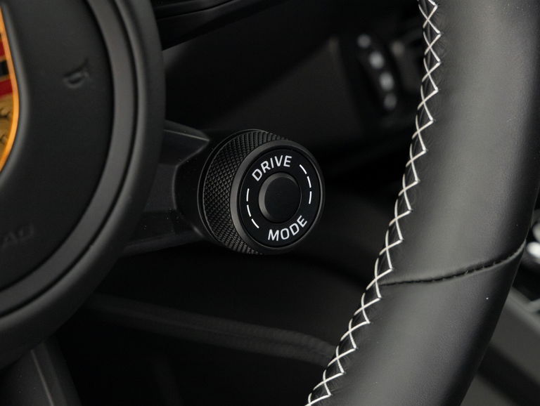 Porsche 992 GT3 Touring