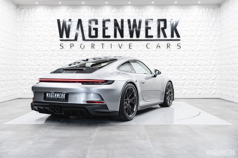 Porsche 992 GT3 Touring