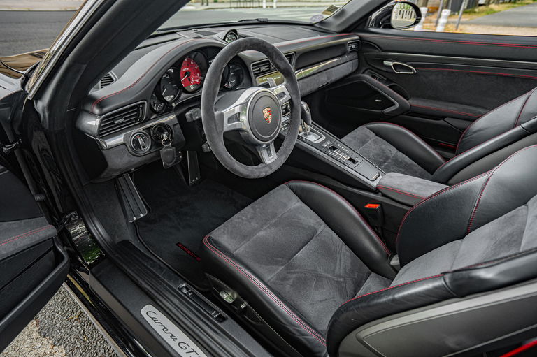 Porsche 991 Carrera GTS
