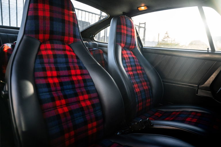 Porsche 911 Carrera 2.7