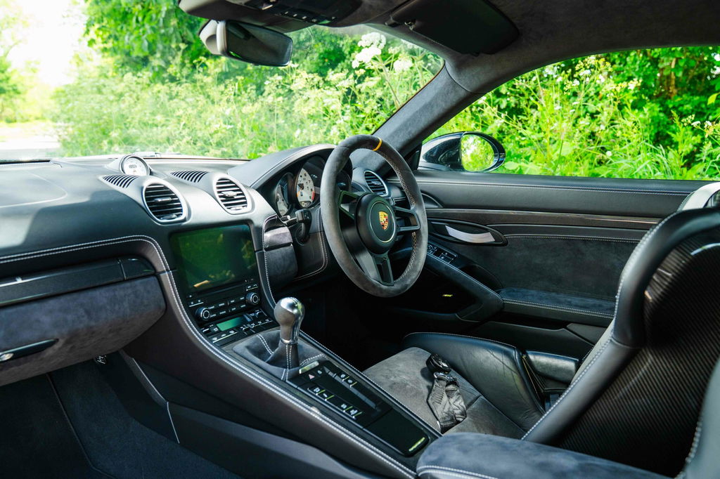 Porsche 718 Cayman GT4