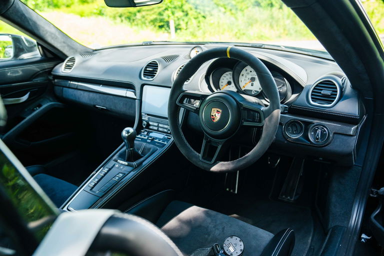 Porsche 718 Cayman GT4