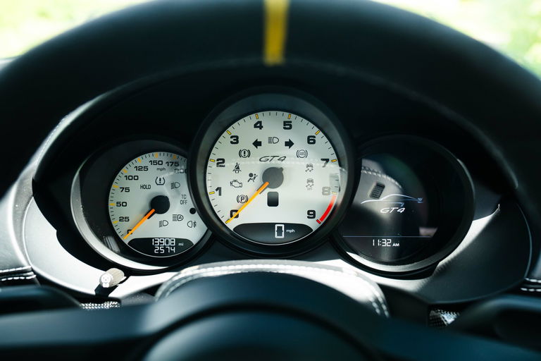 Porsche 718 Cayman GT4