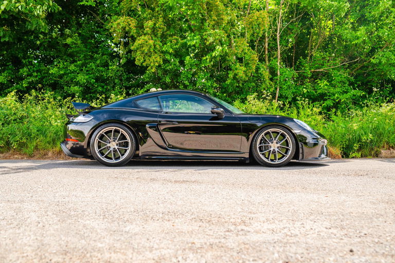 Porsche 718 Cayman GT4
