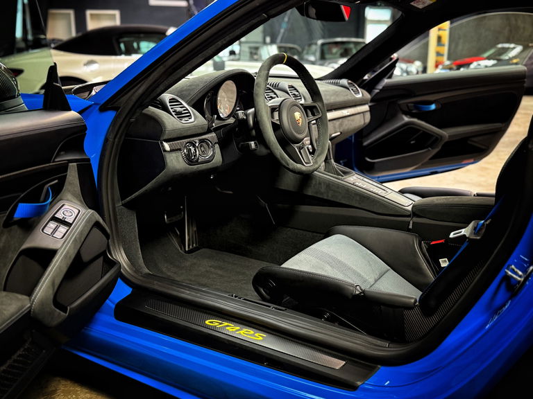 Porsche 718 Cayman GT4 RS