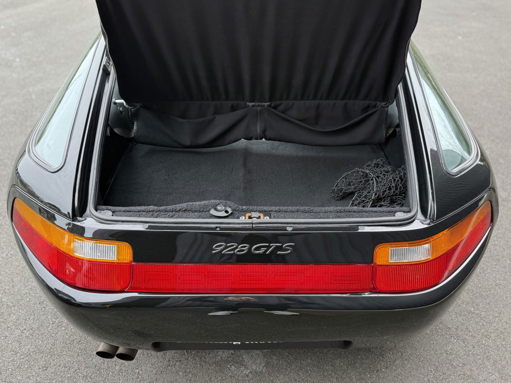 Porsche 928 GTS