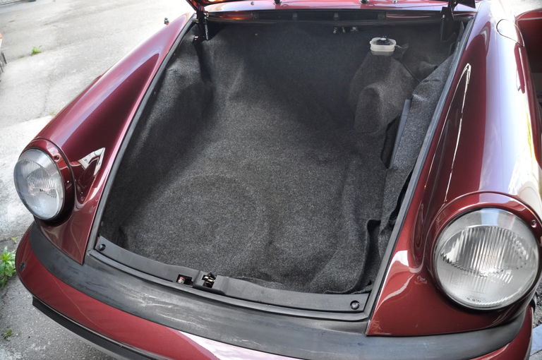 Porsche 911 Carrera 3.2 (US)