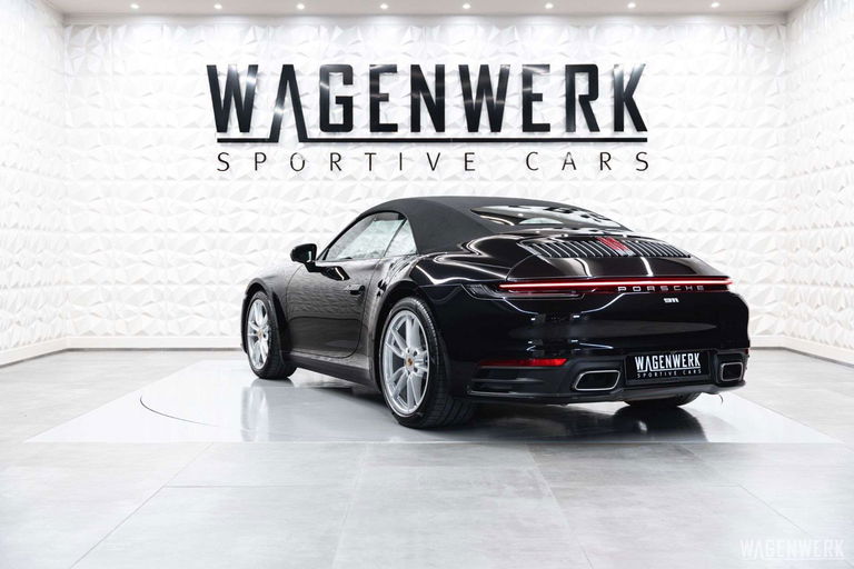 Porsche 992 Carrera 4