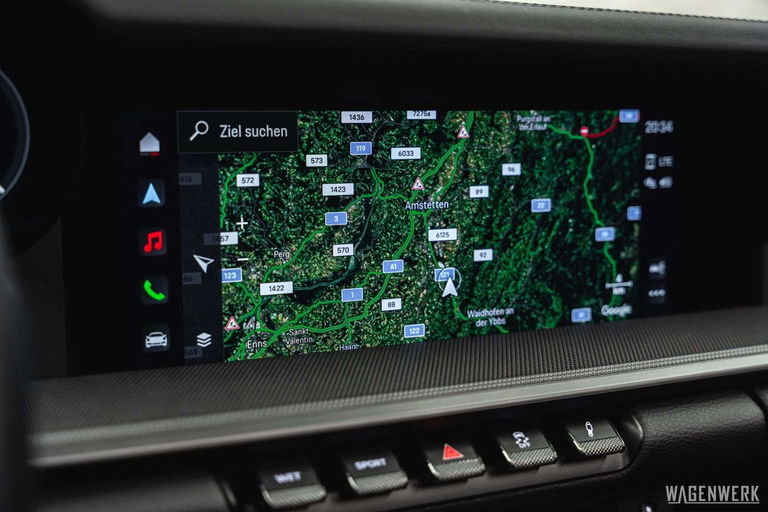 Porsche 992 Carrera 4