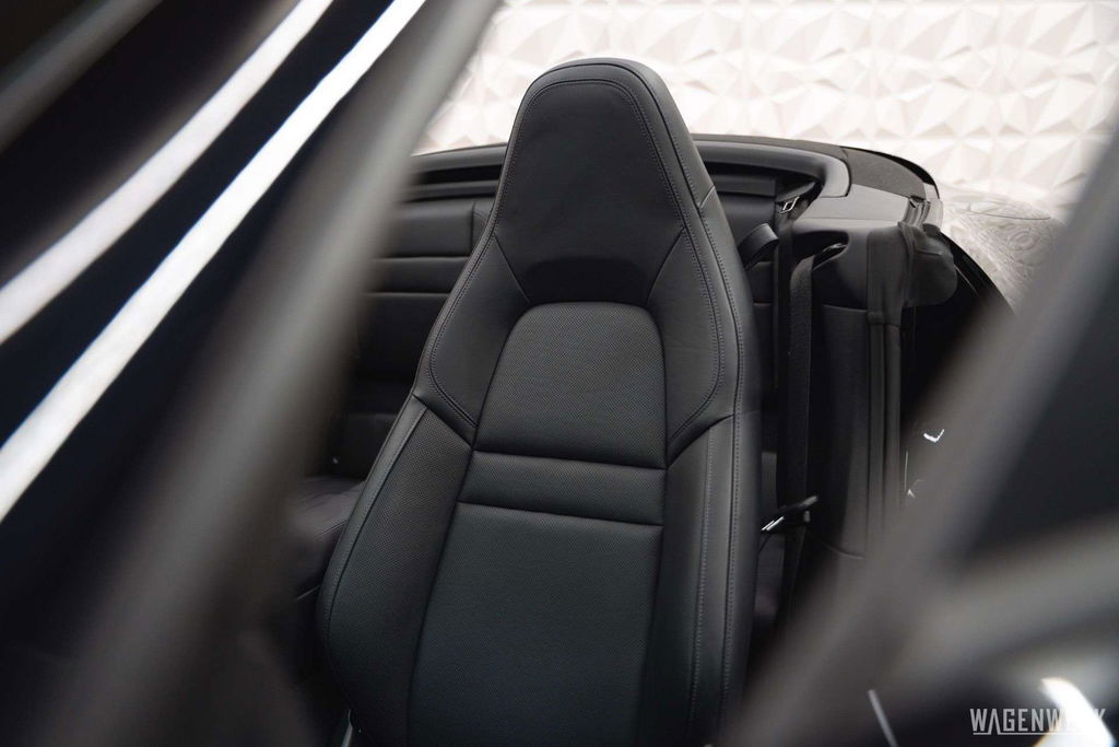 Porsche 992 Carrera 4