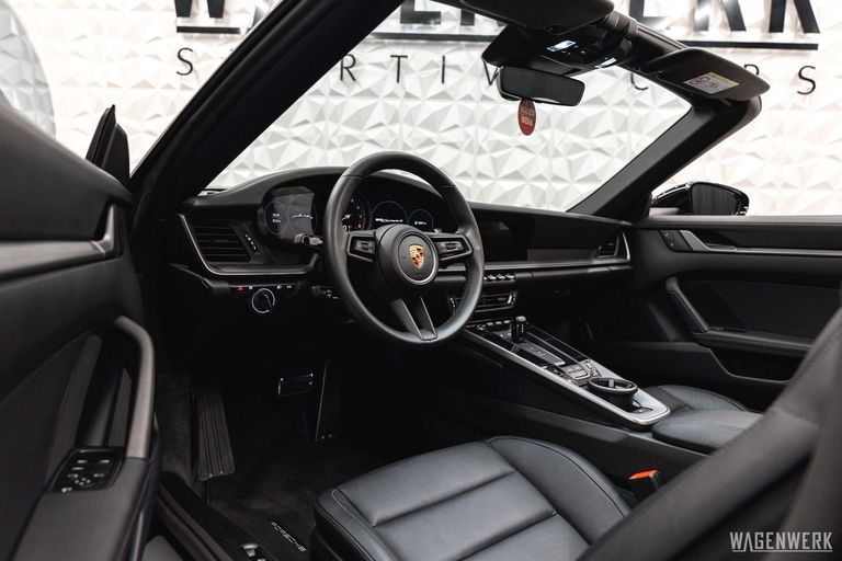 Porsche 992 Carrera 4