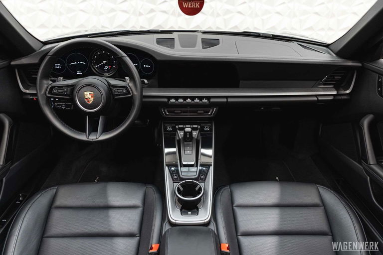 Porsche 992 Carrera 4