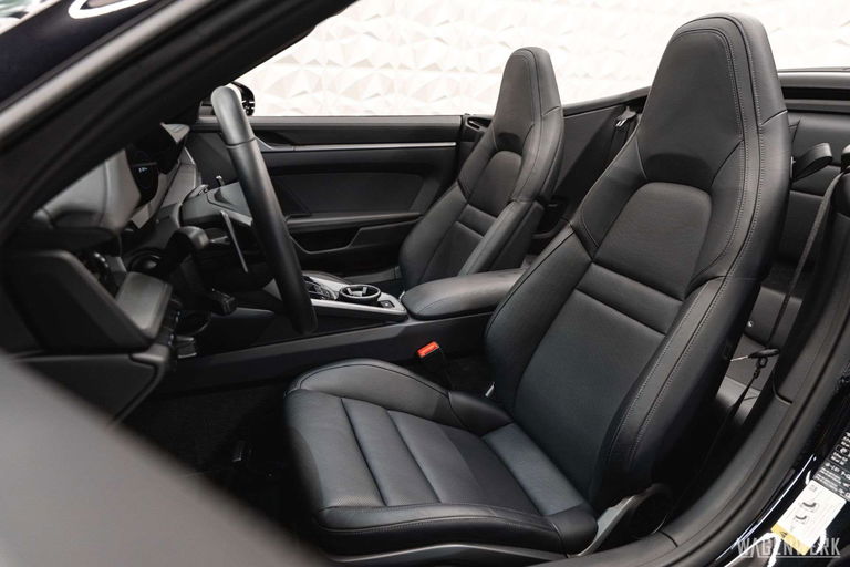 Porsche 992 Carrera 4