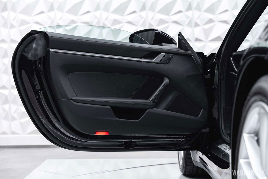 Porsche 992 Carrera 4