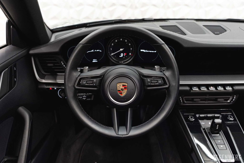 Porsche 992 Carrera 4