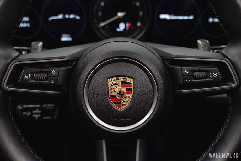 Porsche 992 Carrera 4