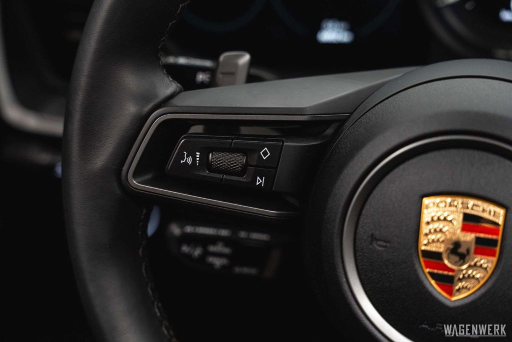 Porsche 992 Carrera 4