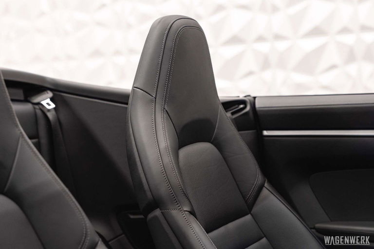 Porsche 992 Carrera 4