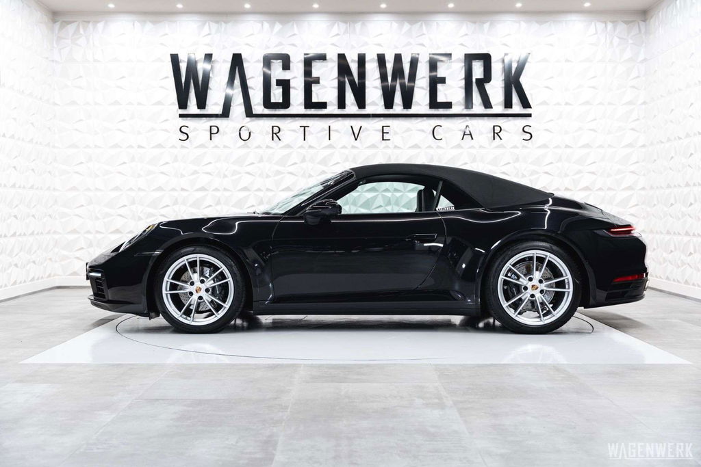 Porsche 992 Carrera 4