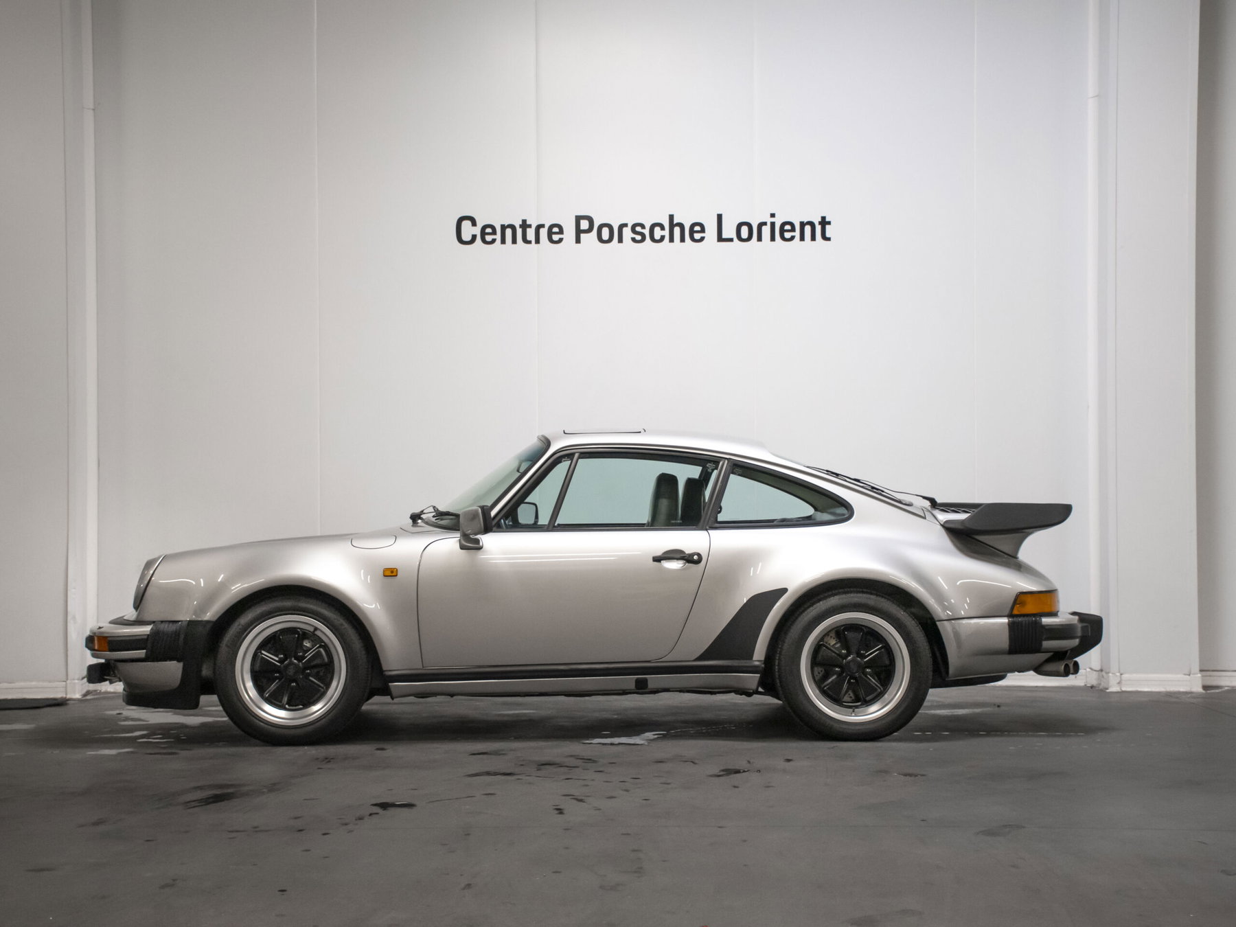 Porsche 911 Turbo 3.3 1982 - elferspot.com - Marketplace for